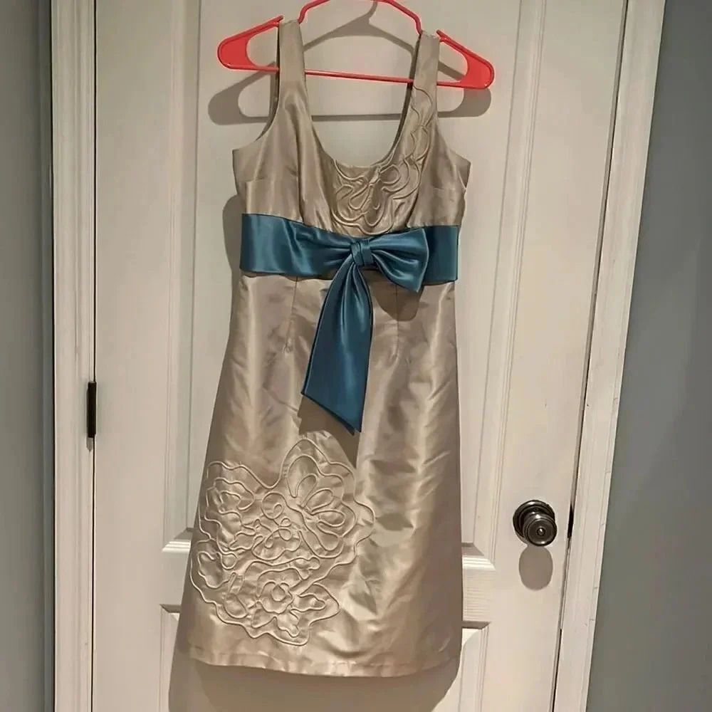 Kay Unger  100% silk dress. Size 4